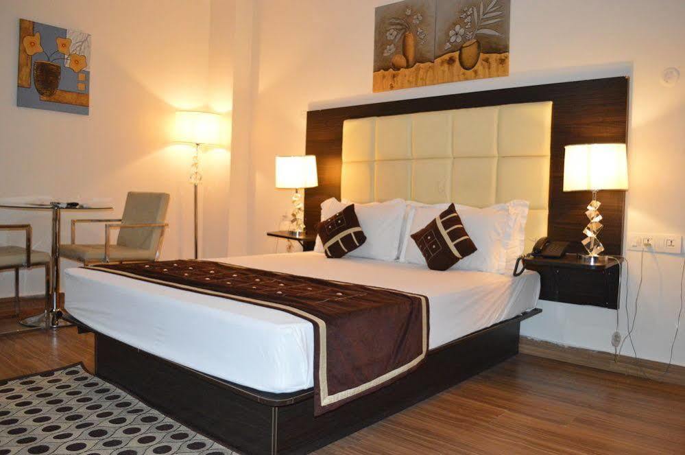 Ksr Park Hotel Haïdarabad Extérieur photo